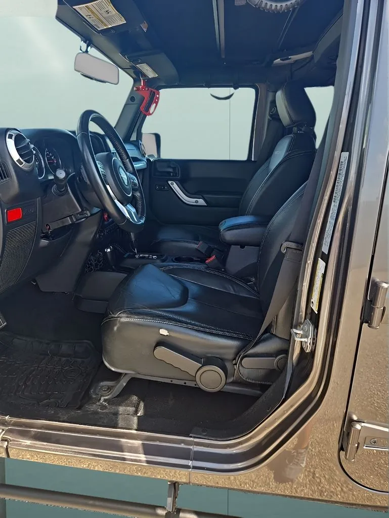 Jeep Wrangler photo 10