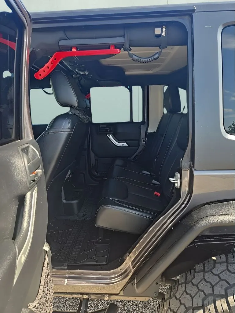 Jeep Wrangler photo 11