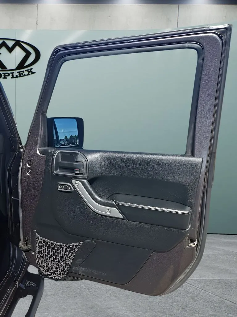 Jeep Wrangler photo 25