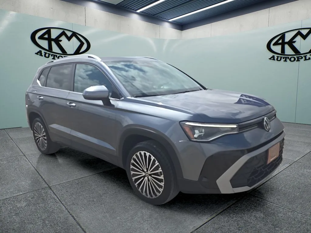 2025 Volkswagen Taos 1.5T SE's photo