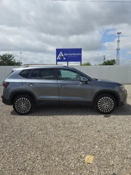 Photos of 2025 Volkswagen Taos 1.5T SE for sale in Abilene, TX at 4M Autoplex - Industrial Blvd
