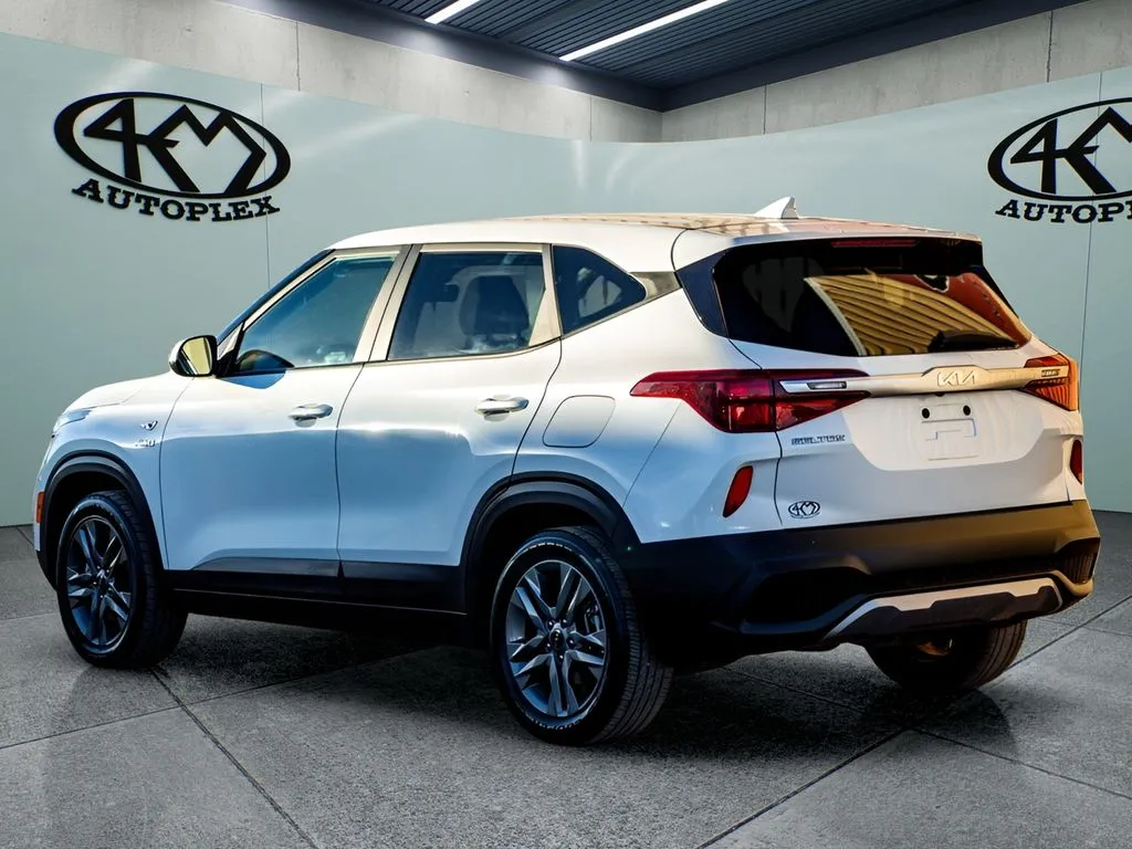 Kia Seltos photo 5