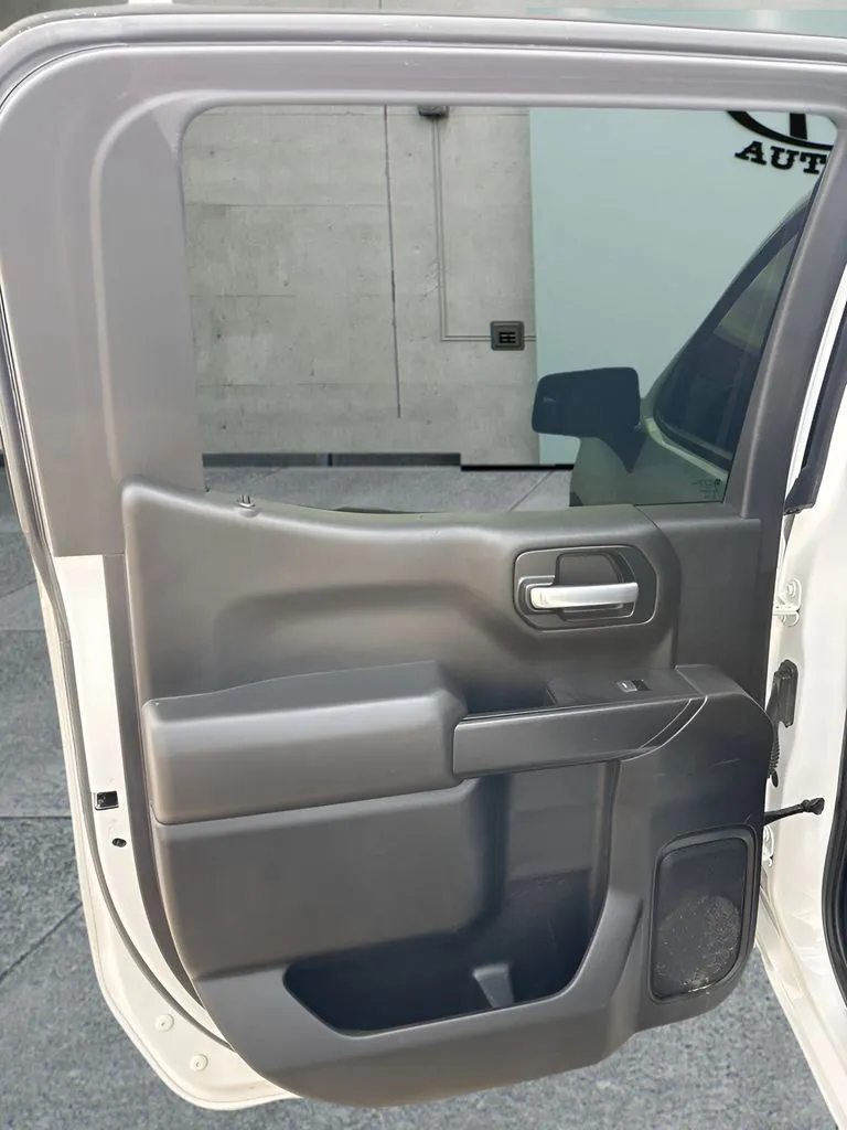 Chevrolet Silverado photo 14