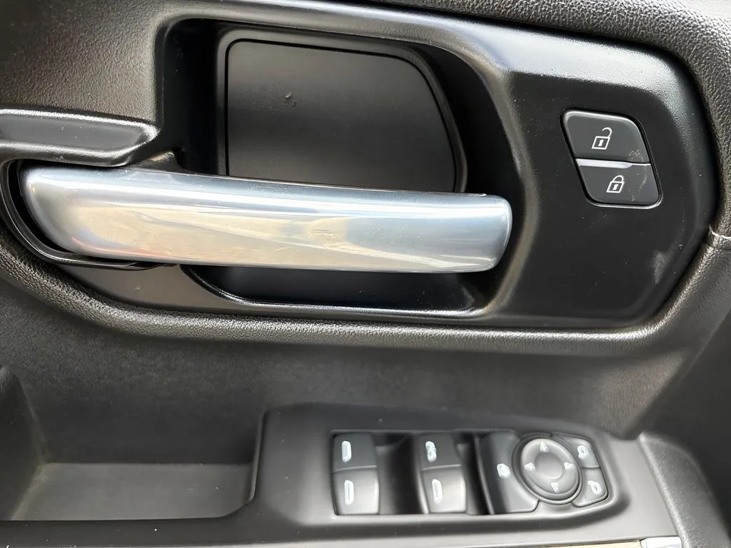 Chevrolet Silverado photo 12