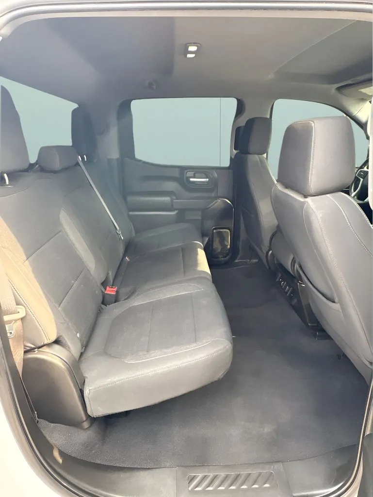 Chevrolet Silverado photo 18