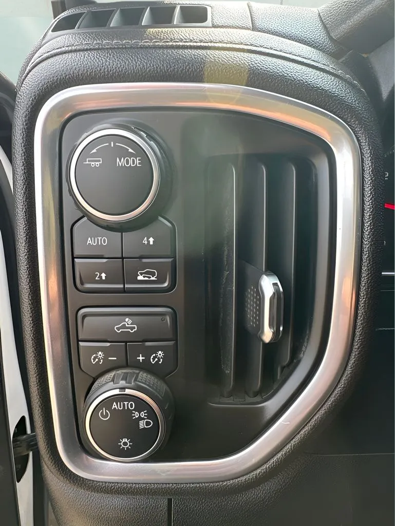 Chevrolet Silverado photo 23