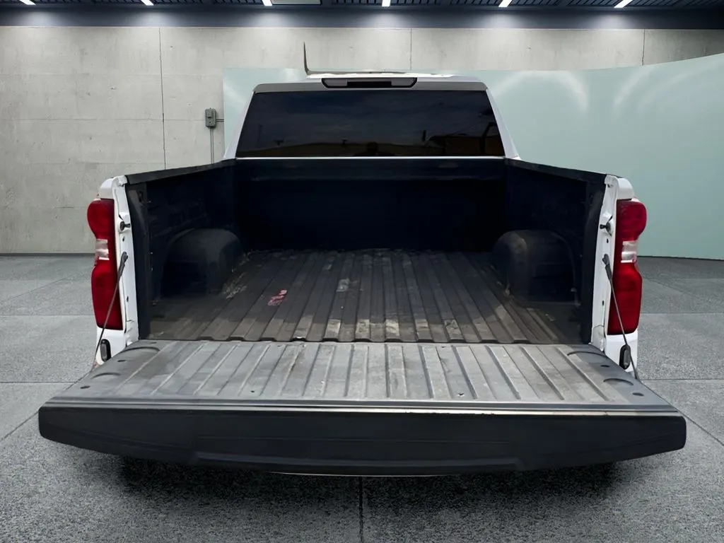 Chevrolet Silverado photo 16