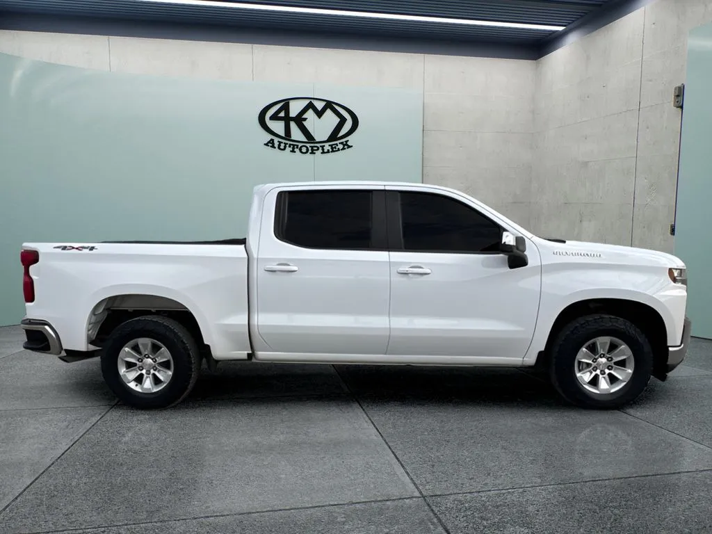 Chevrolet Silverado photo 2