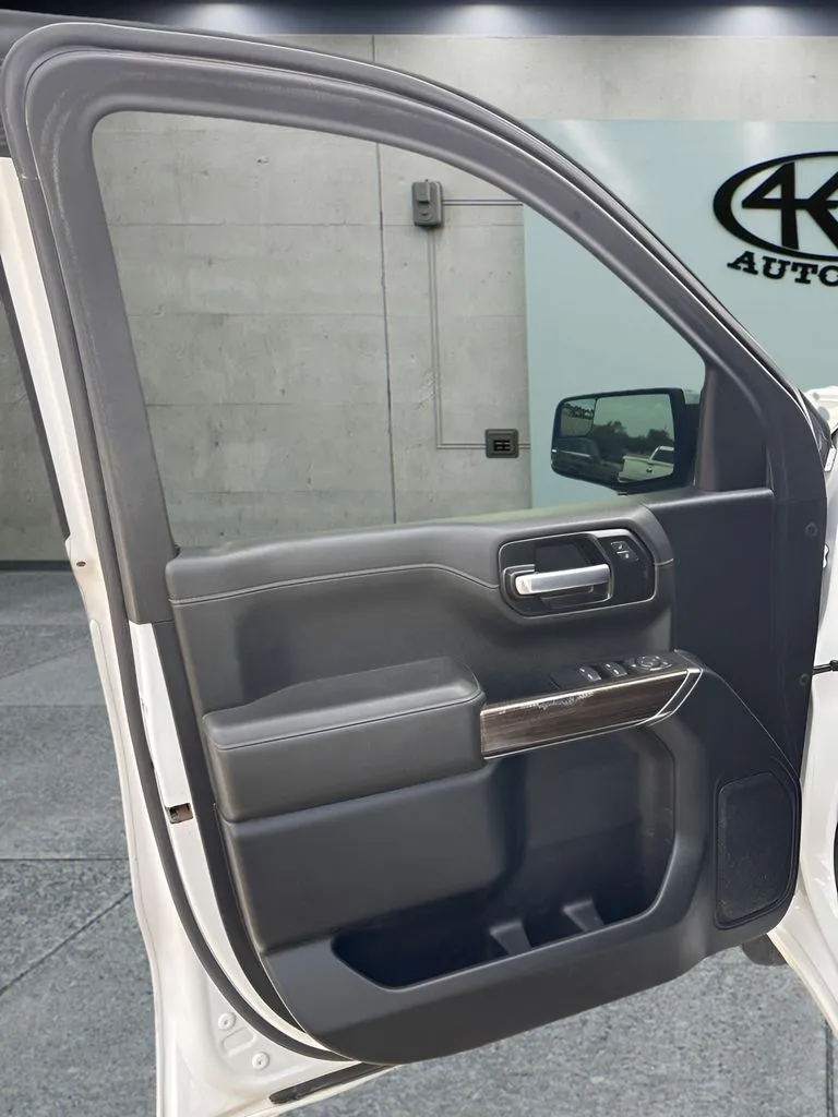 Chevrolet Silverado photo 11