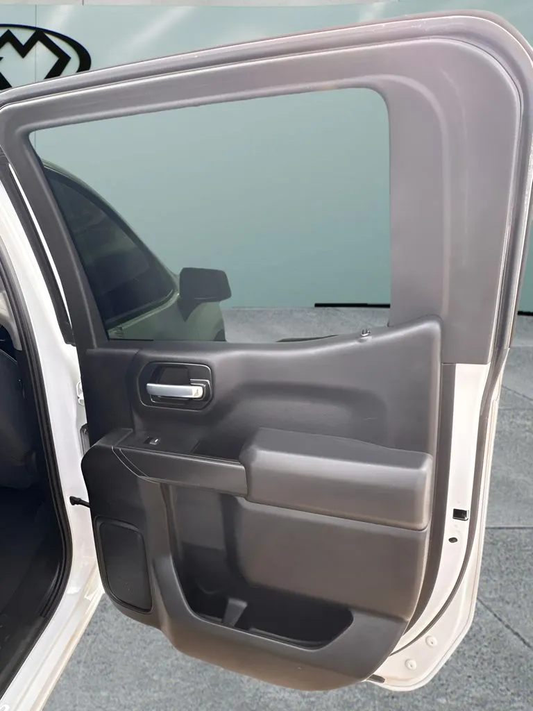 Chevrolet Silverado photo 17