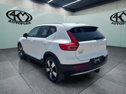 More photos of 2019 Volvo XC40 Momentum at 4M Autoplex - Industrial Blvd, TX