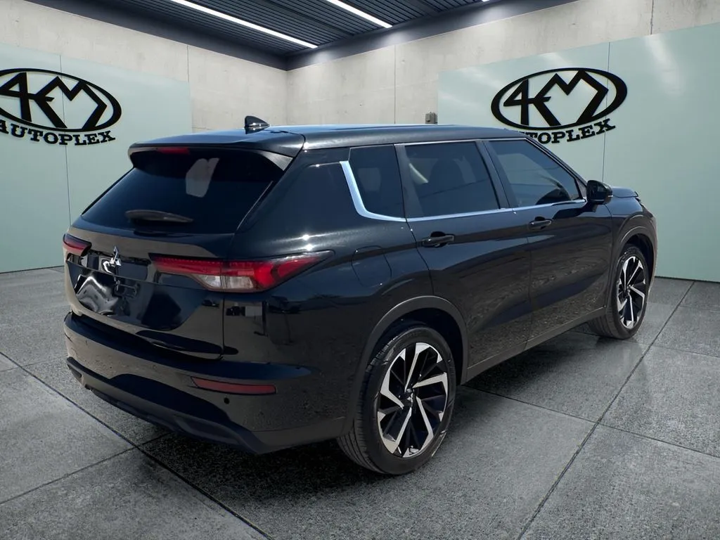 Mitsubishi Outlander photo 3