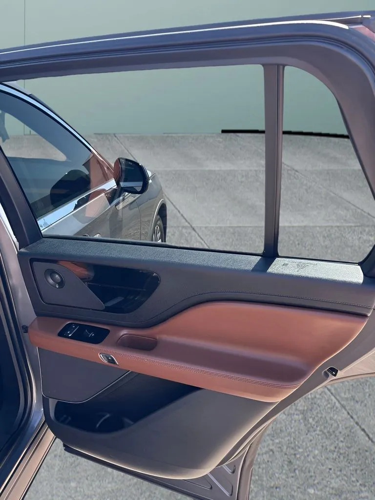 Lincoln Aviator photo 17