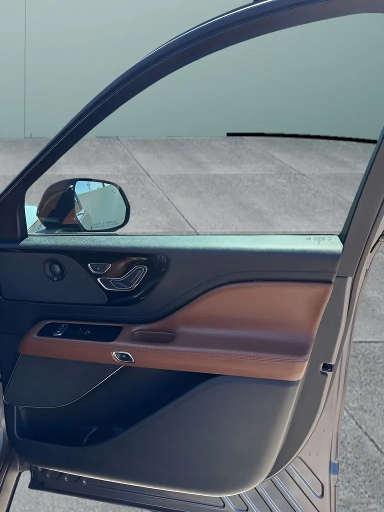 Lincoln Aviator photo 19