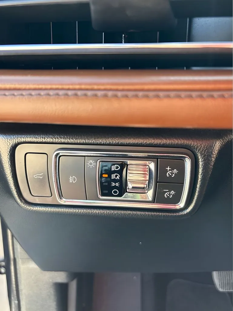 Lincoln Aviator photo 24