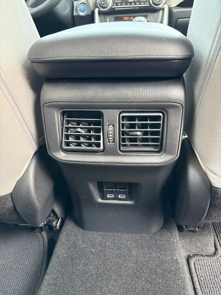 2022 Toyota RAV4 XLE - Photo 21