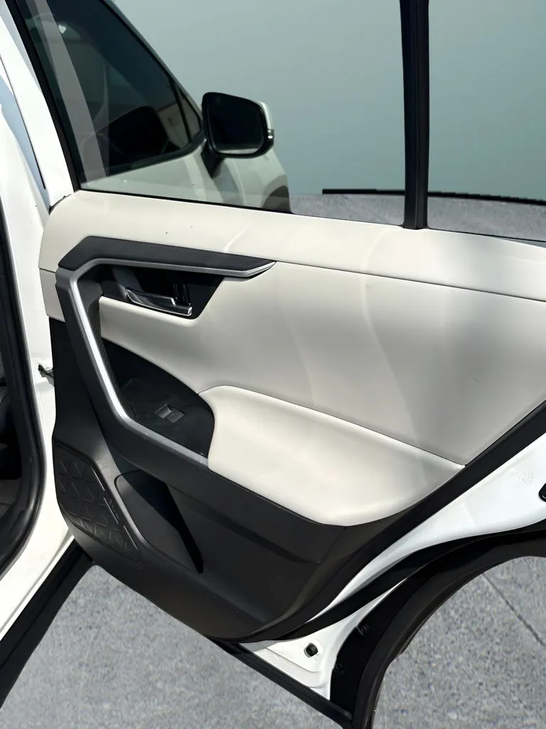 2022 Toyota RAV4 XLE - Photo 17