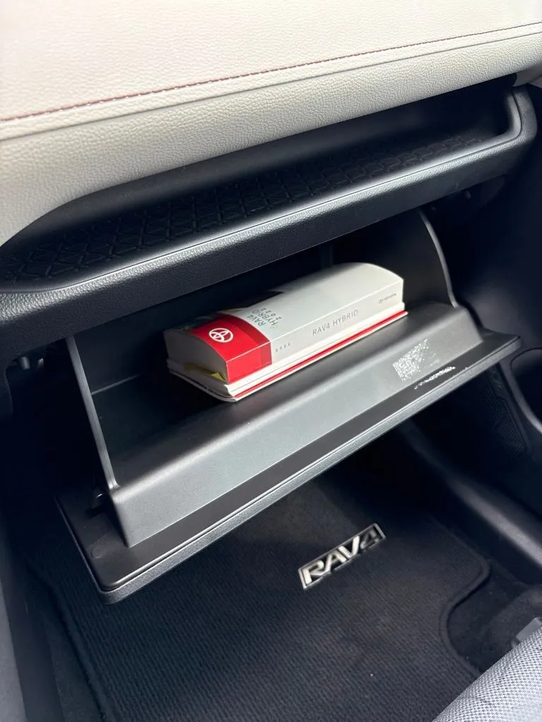 2022 Toyota RAV4 XLE - Photo 29