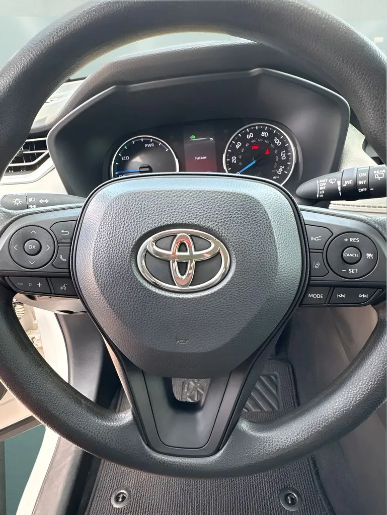 2022 Toyota RAV4 XLE - Photo 23