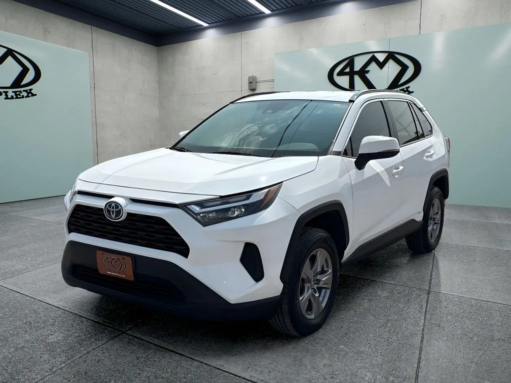 2022 Toyota RAV4 XLE - Photo 7