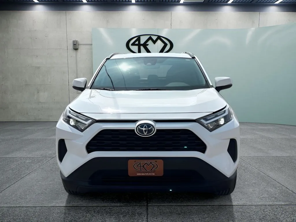 2022 Toyota RAV4 XLE - Photo 9