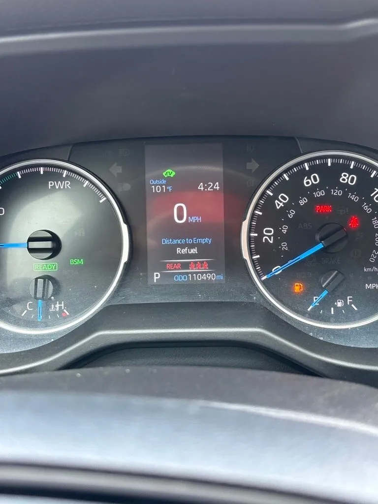 2022 Toyota RAV4 XLE - Photo 24
