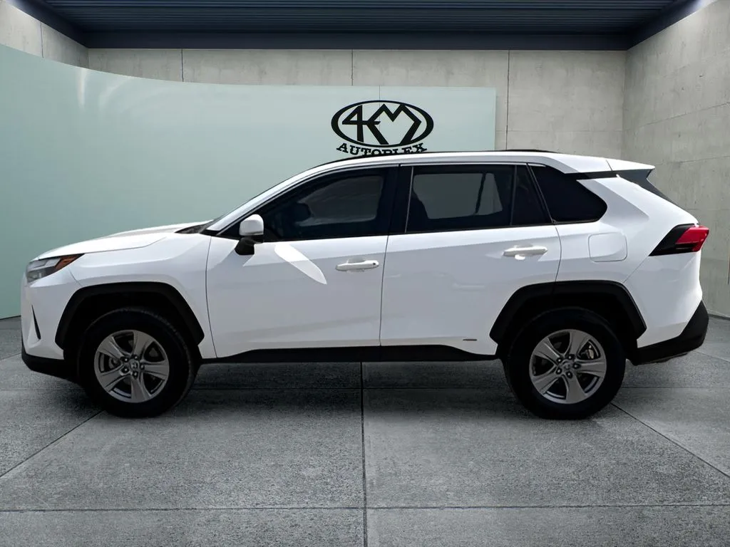 2022 Toyota RAV4 XLE - Photo 6
