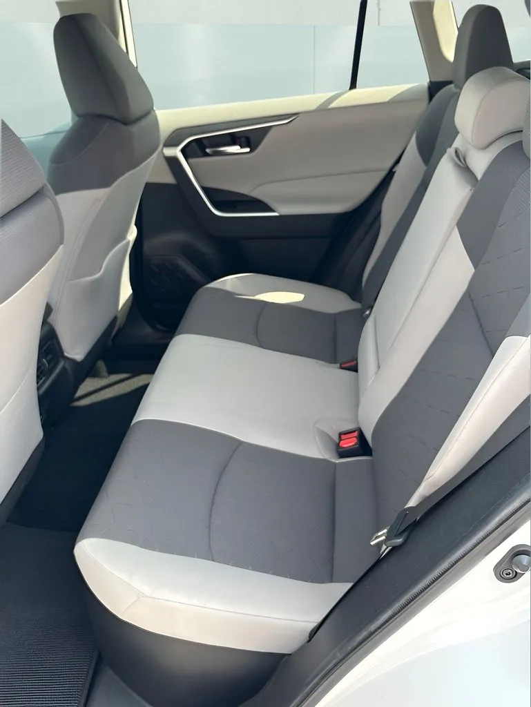 2022 Toyota RAV4 XLE - Photo 16