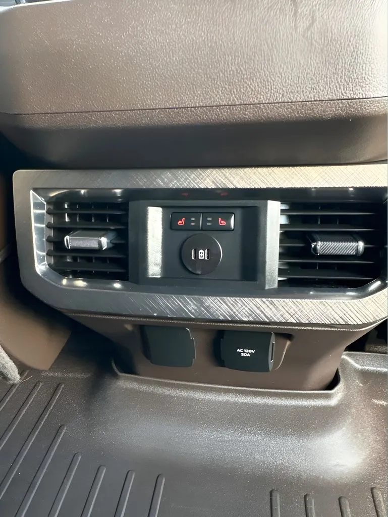 Ford F-250SD photo 22