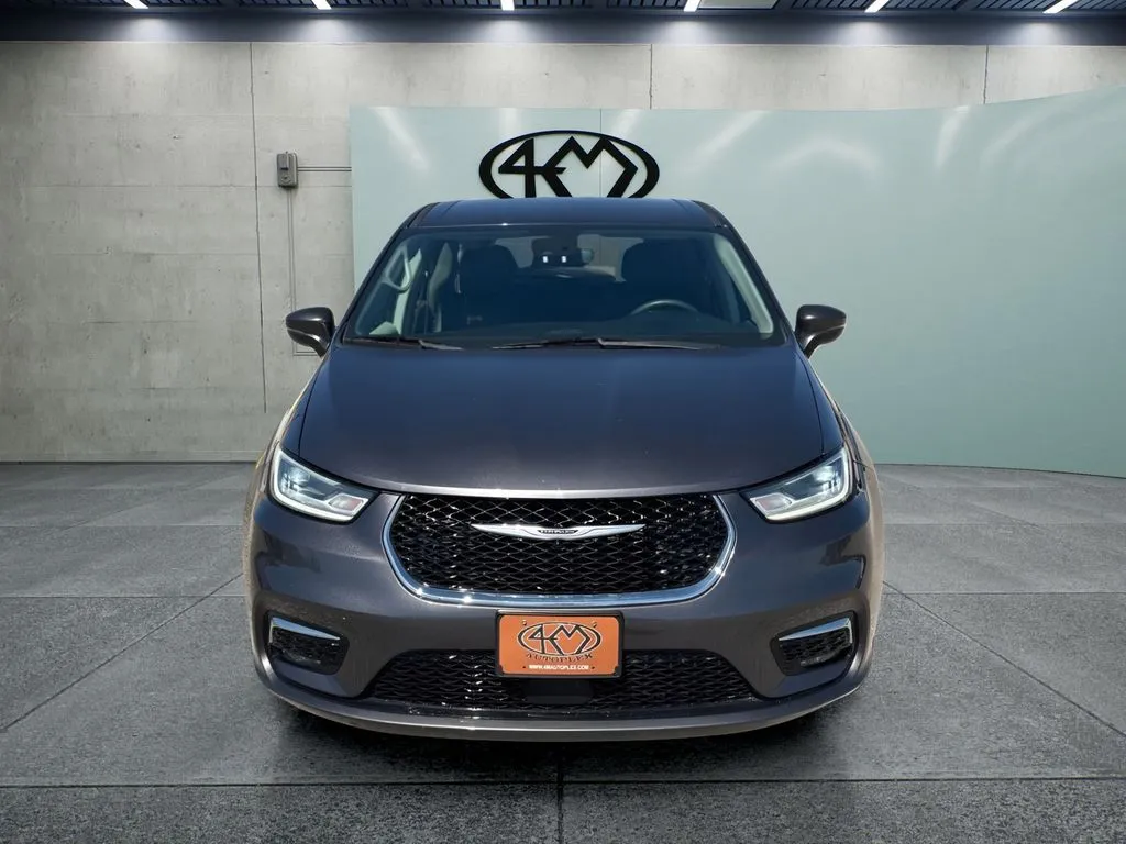 Chrysler Pacifica photo 8