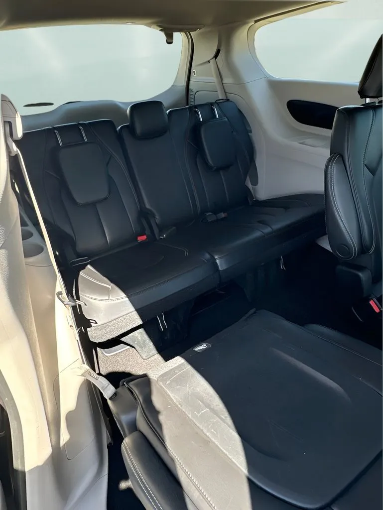 Chrysler Pacifica photo 20