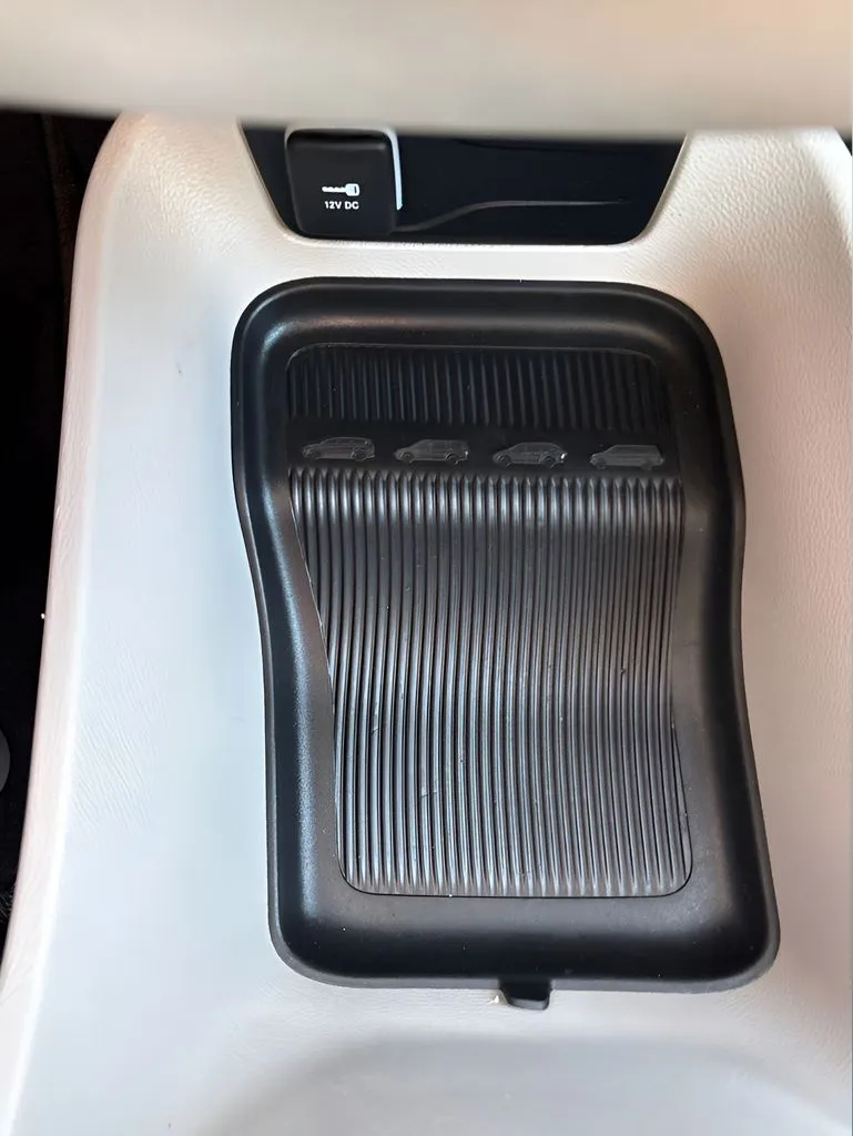Chrysler Pacifica photo 29