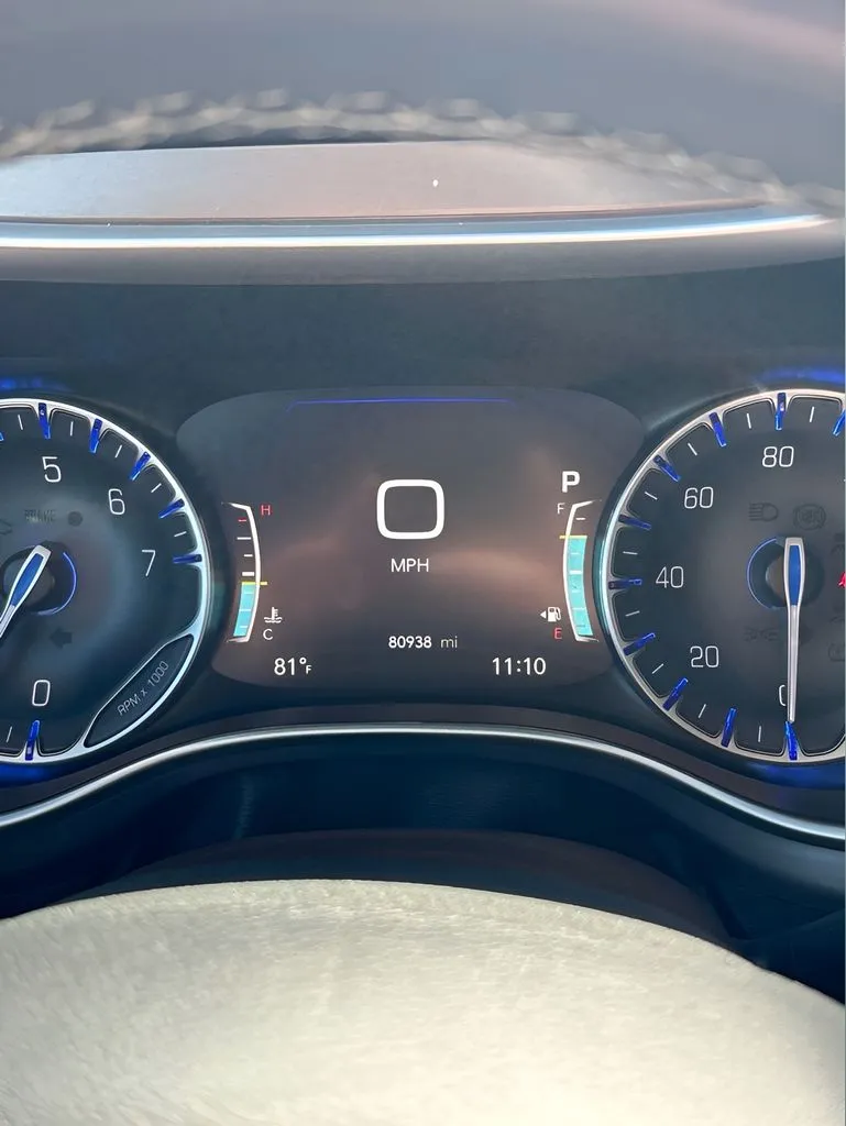 Chrysler Pacifica photo 24