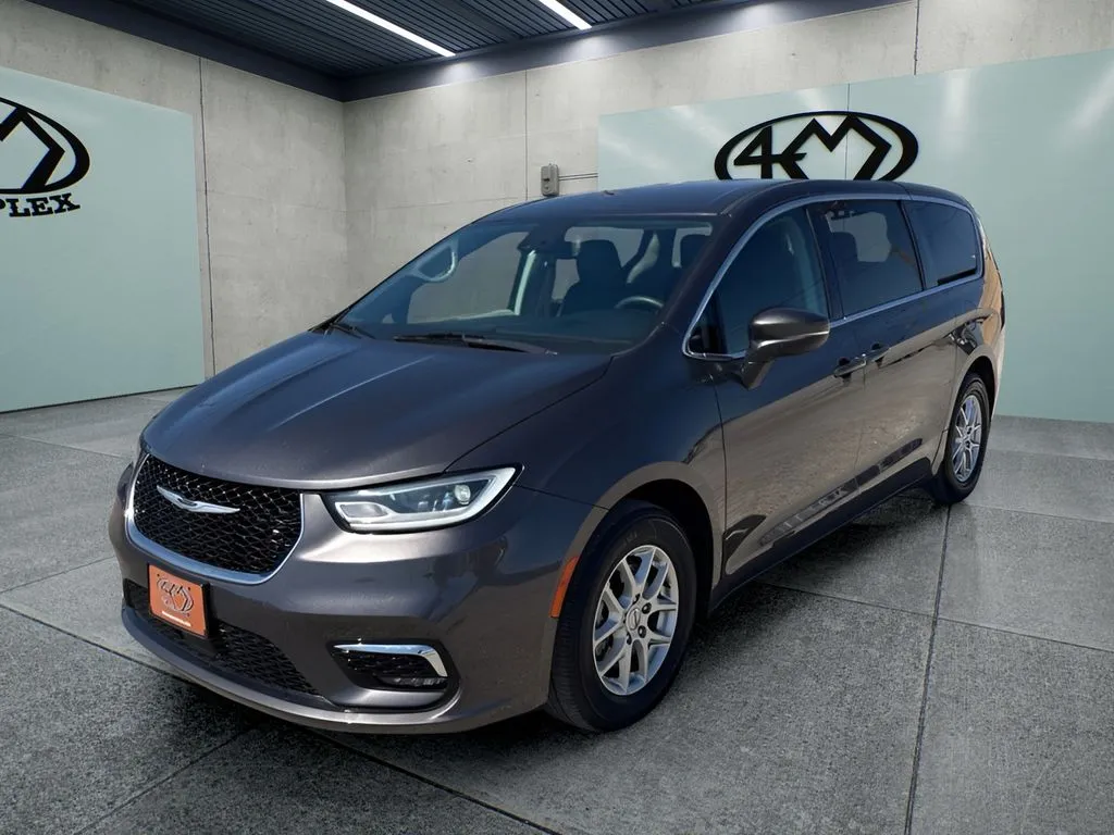 Chrysler Pacifica photo 7
