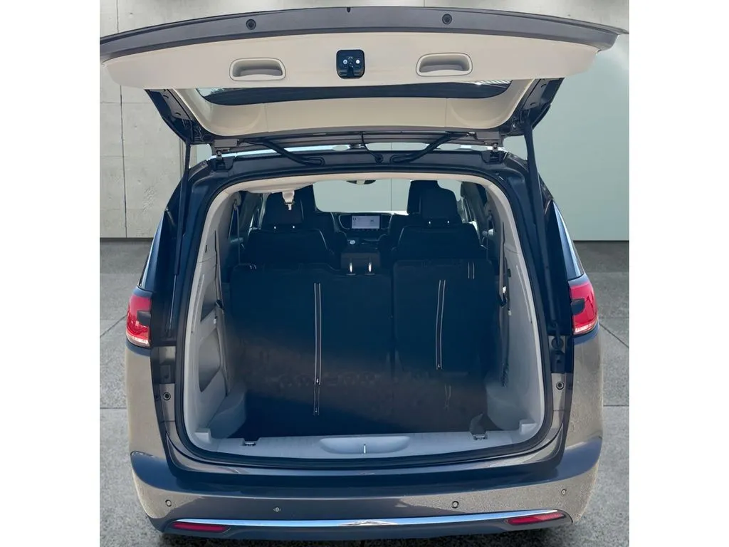 Chrysler Pacifica photo 15