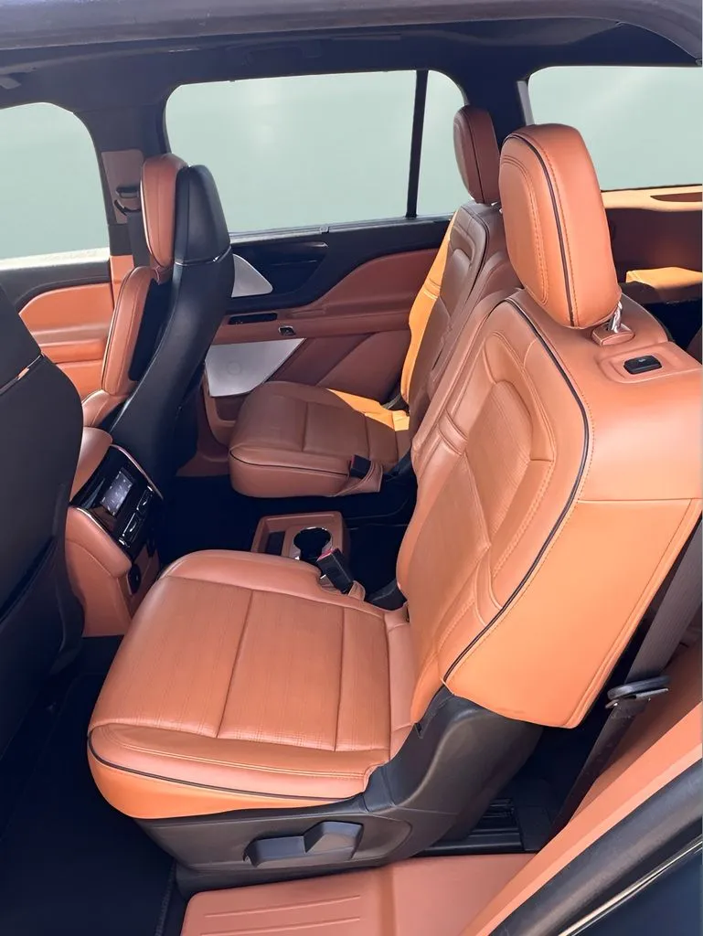 Lincoln Aviator photo 16