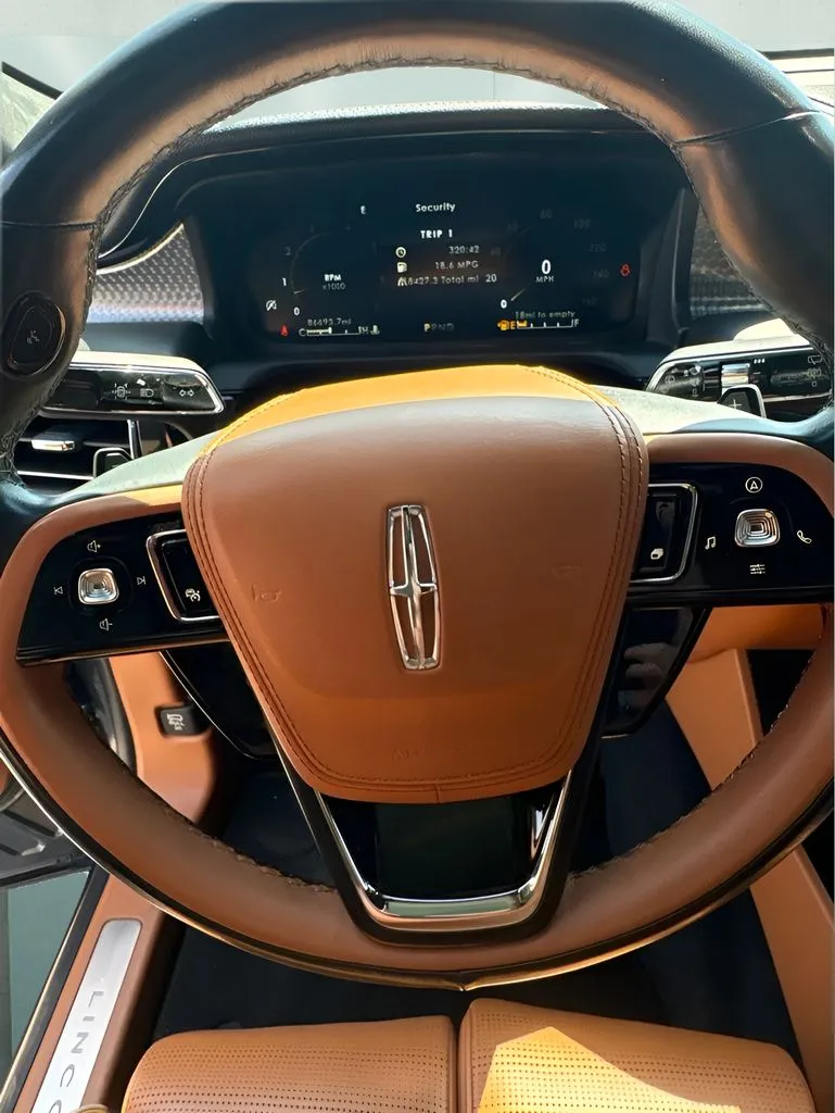 Lincoln Aviator photo 26