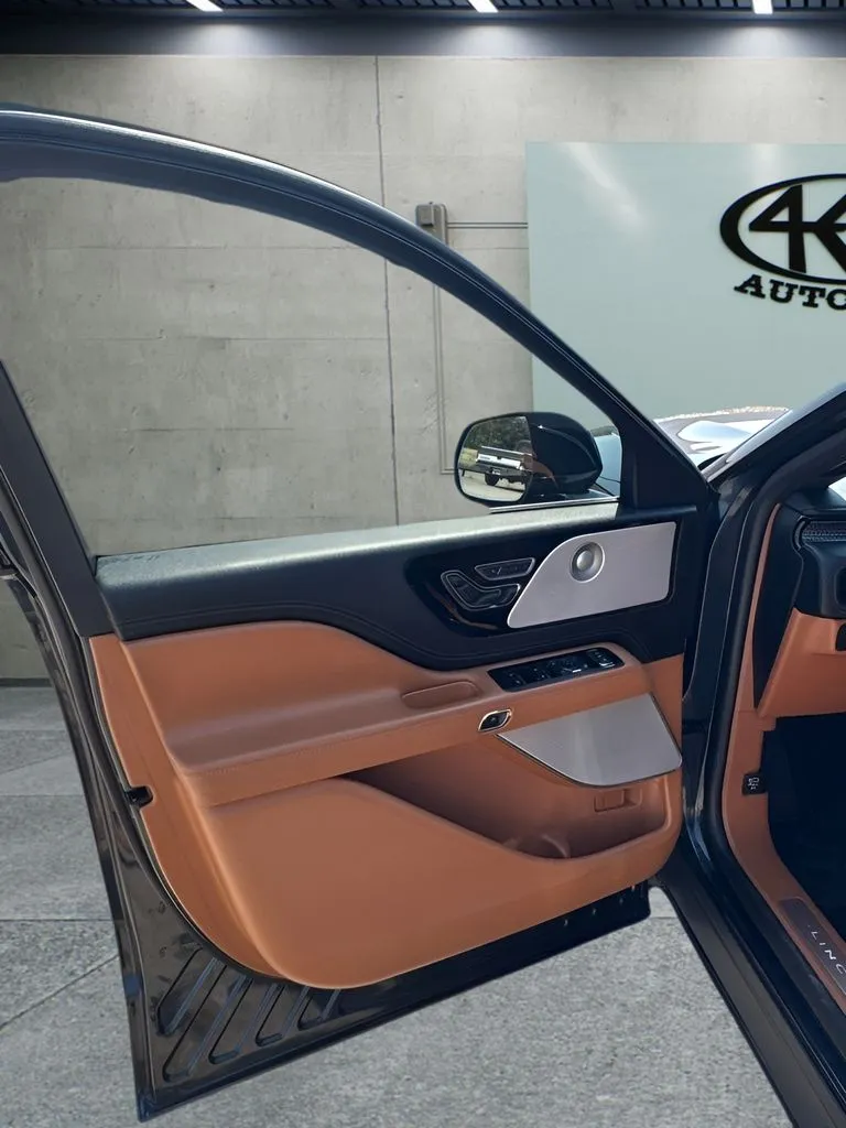 Lincoln Aviator photo 12