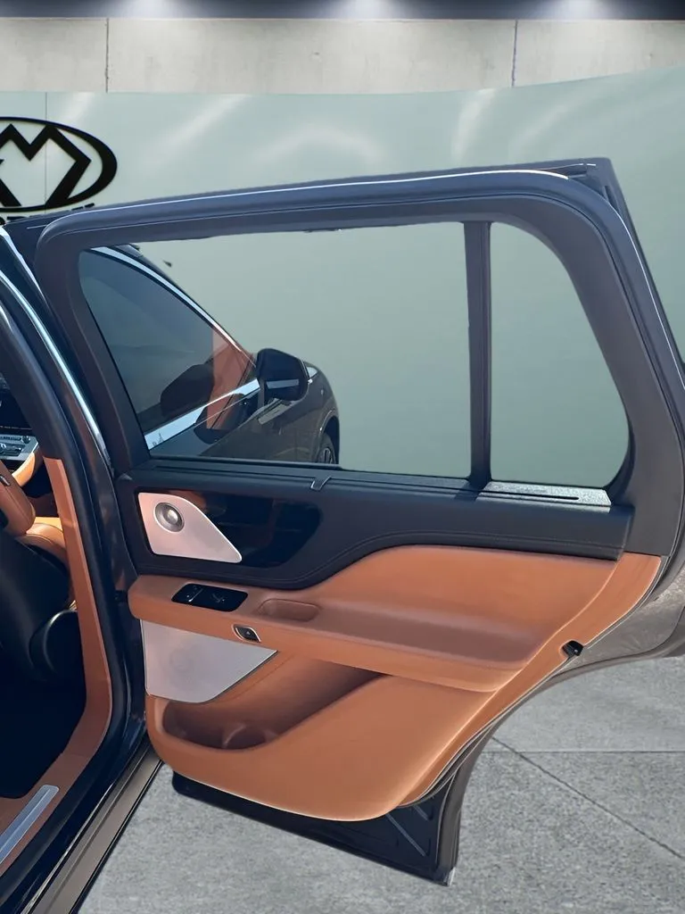 Lincoln Aviator photo 17