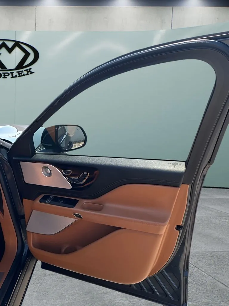 Lincoln Aviator photo 19