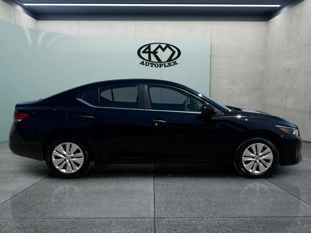 Nissan Sentra photo 2