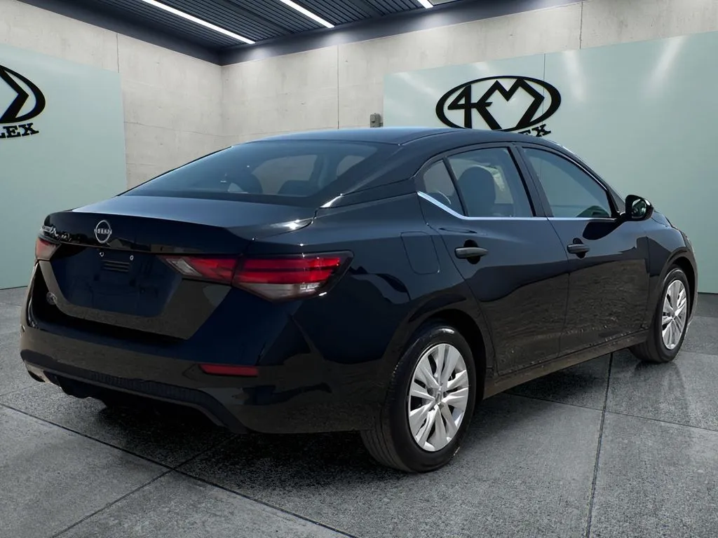 Nissan Sentra photo 3