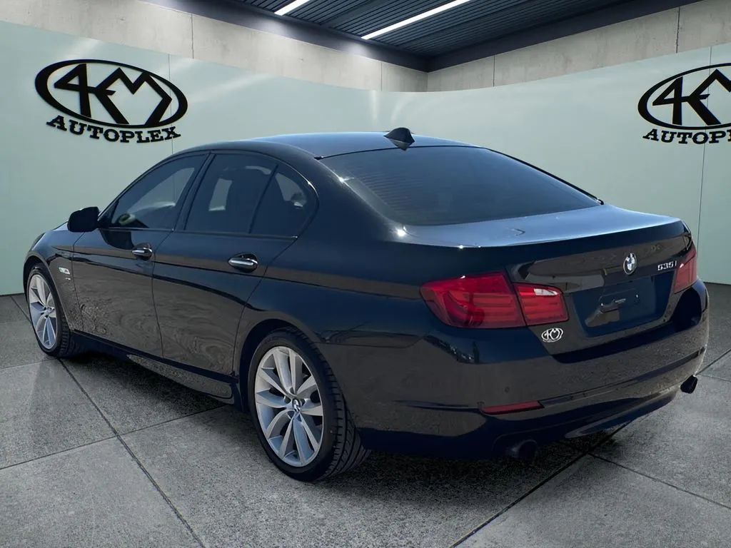 BMW 5 Series photo 6