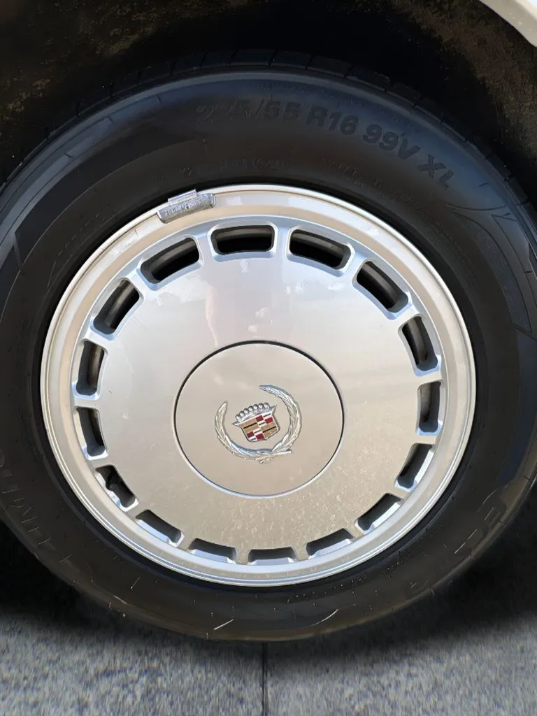 Cadillac Allante photo 27