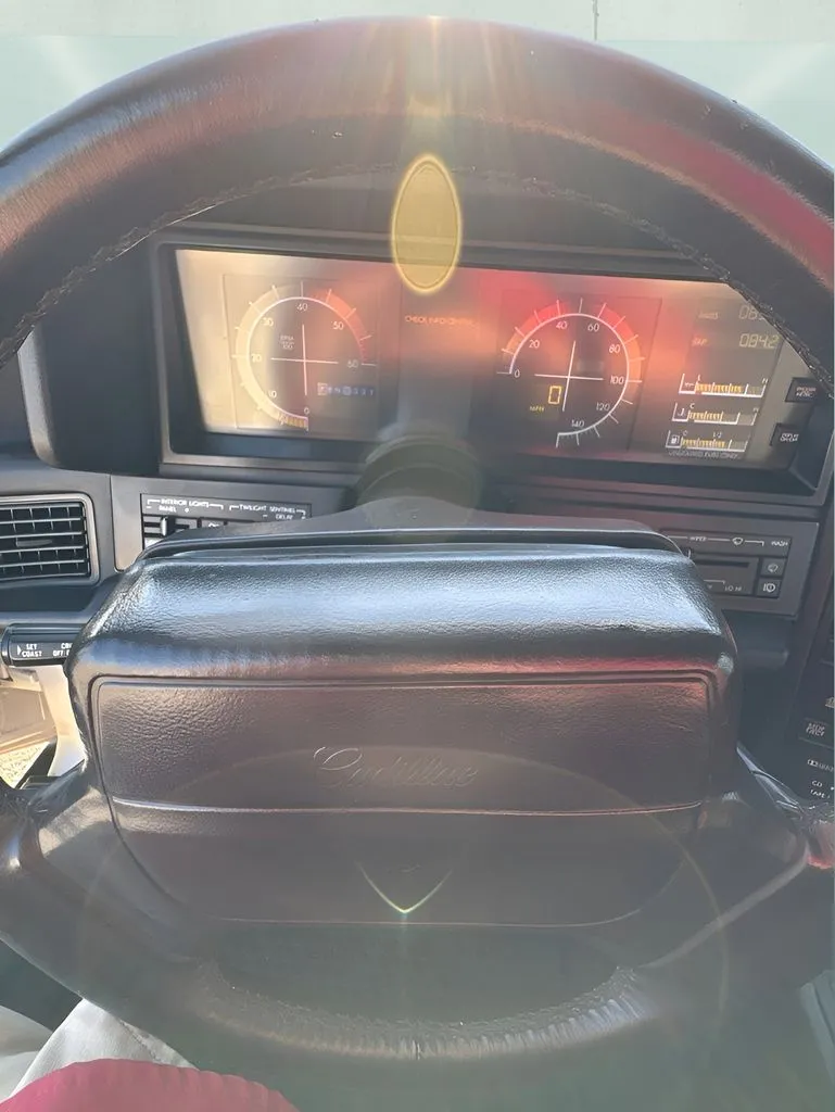 Cadillac Allante photo 19