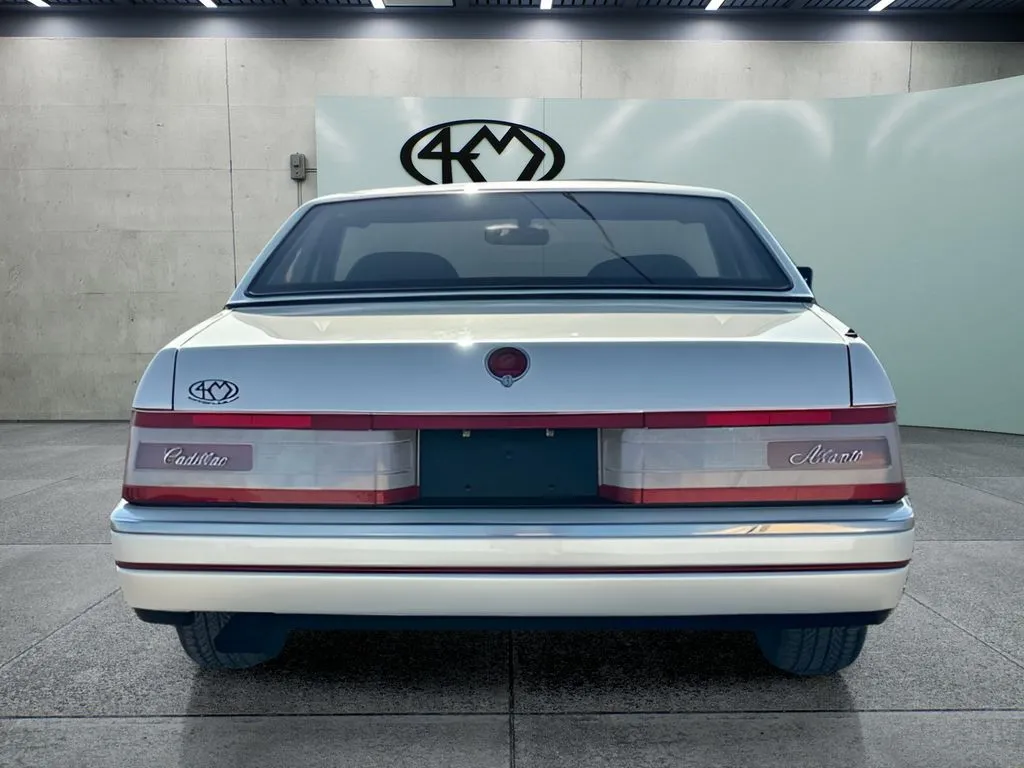 Cadillac Allante photo 4