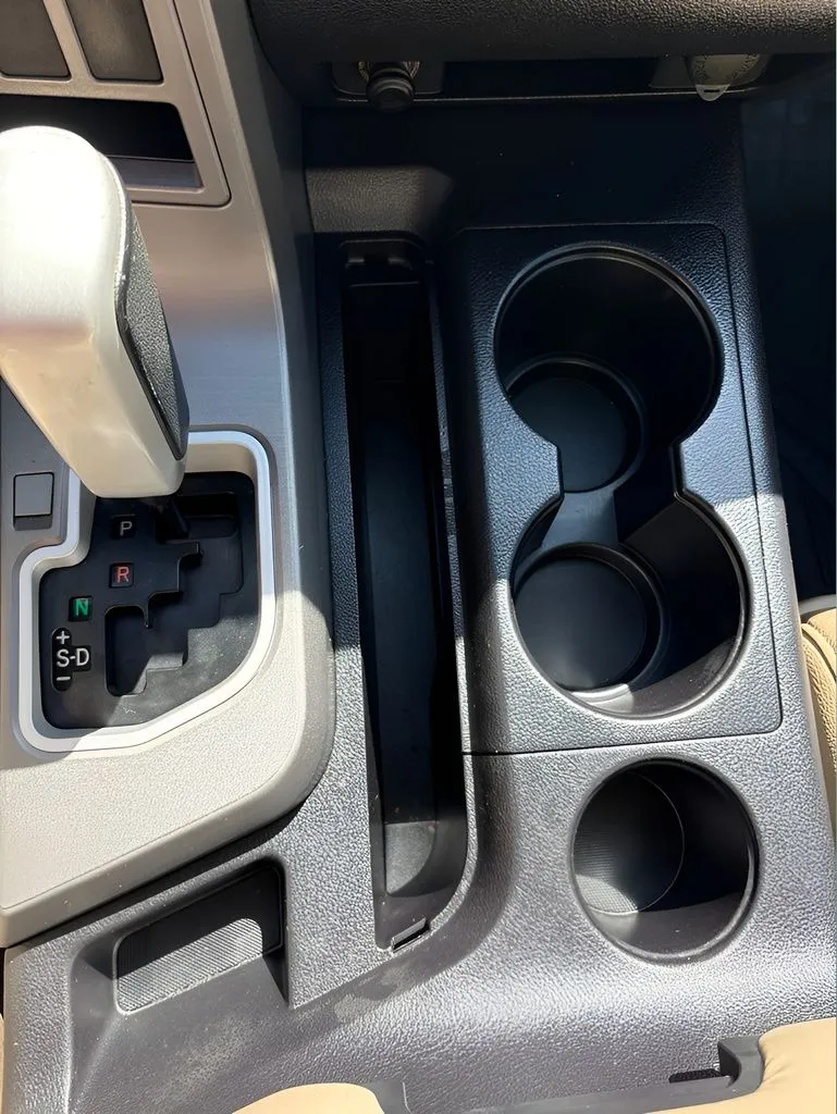 Toyota Sequoia photo 34