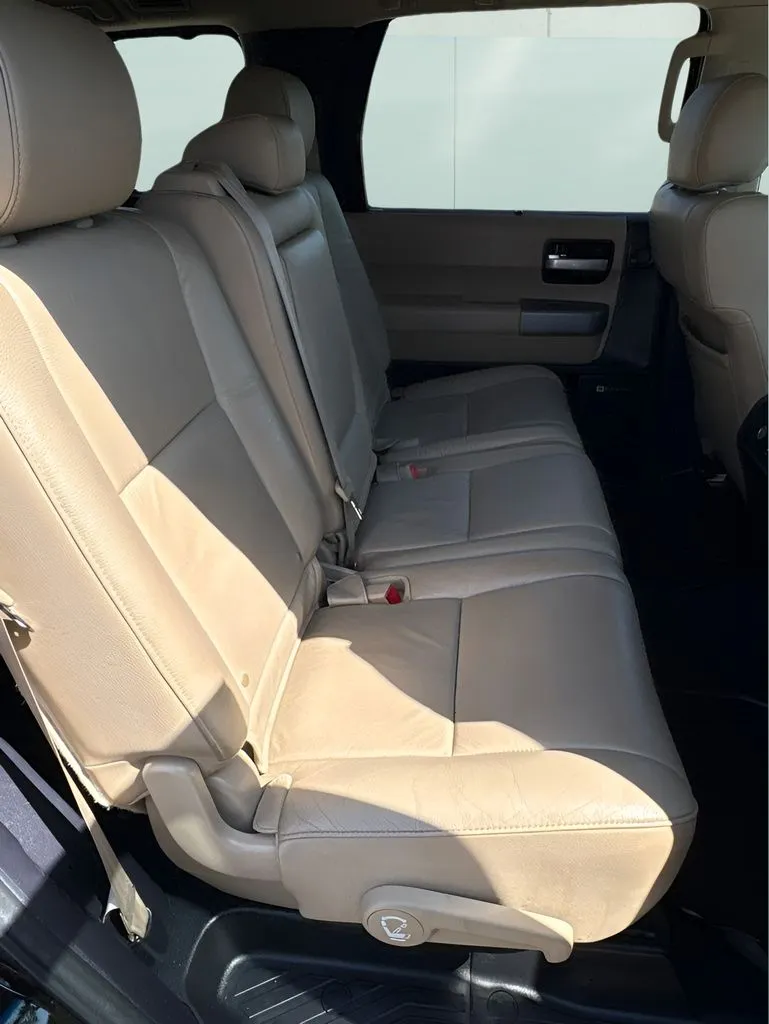 Toyota Sequoia photo 21