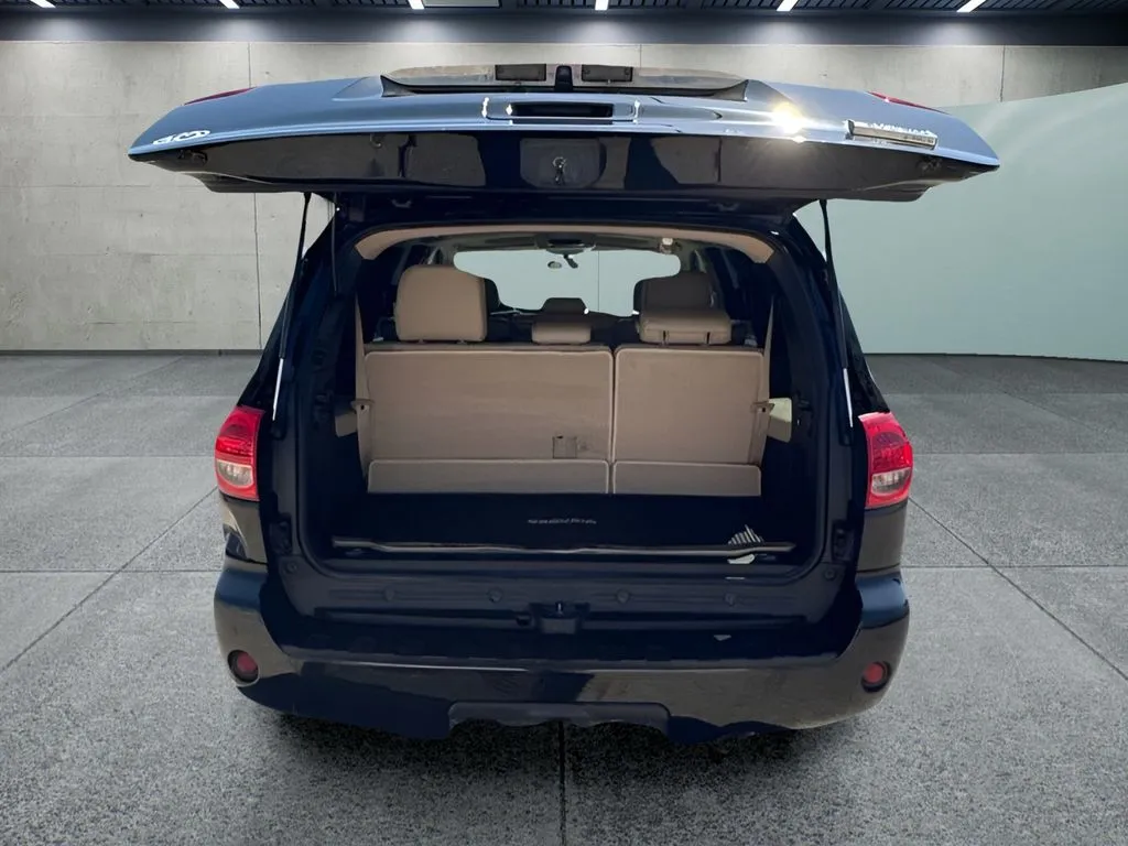 Toyota Sequoia photo 16