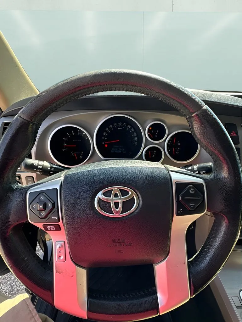 Toyota Sequoia photo 29